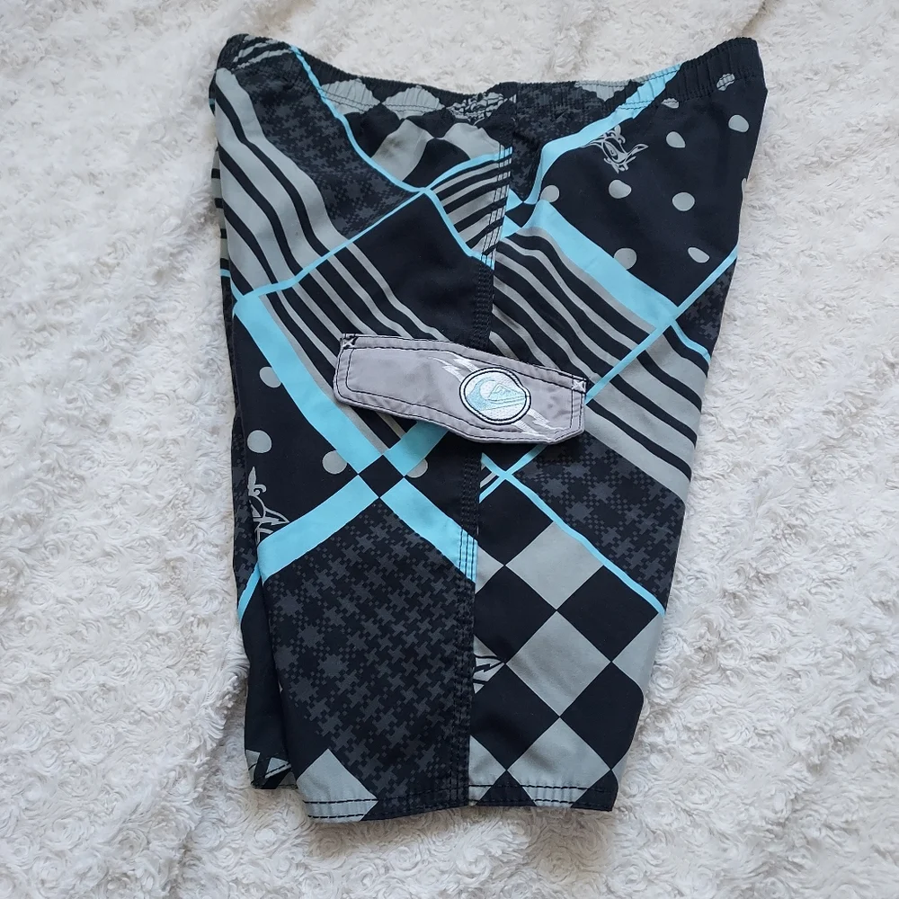 Quiksilver Black Gray Graphic Board Swim Trunk Shorts Surf Beach Pool Vacation